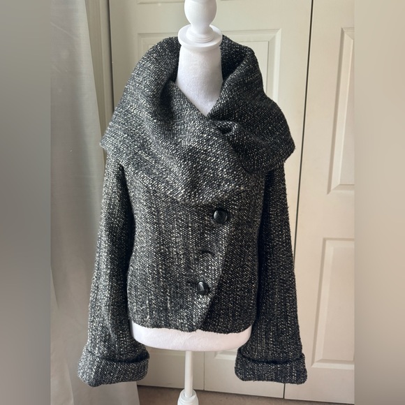 Chulo Pony coat black white outside and red satin material inside! Size-SMALL P - Picture 2 of 14